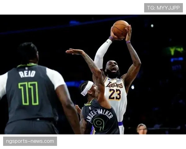 欧文背身单打效率提升明显 拉开詹姆斯助湖人关键得分