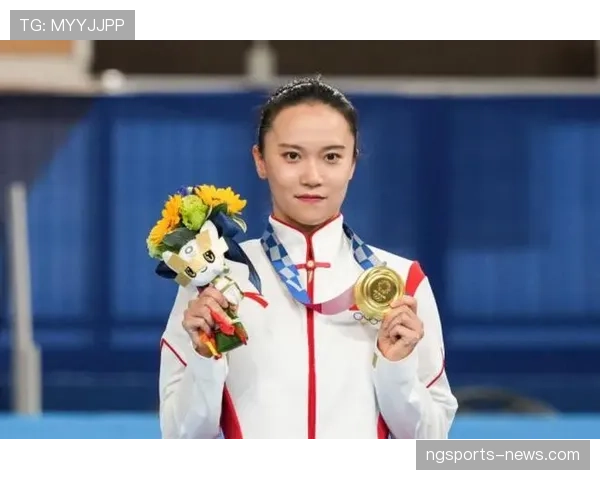 朱雪莹连发三套高定，宿舍被吐槽像迷你奢侈品展厅了！