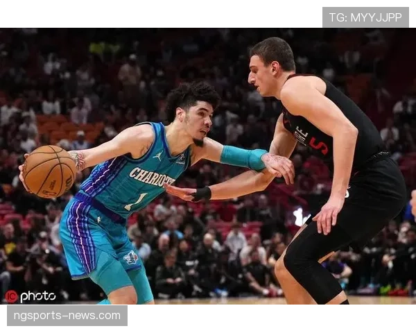 希罗利用挡拆拉开空间提升三分效率，助力热火攻防转换