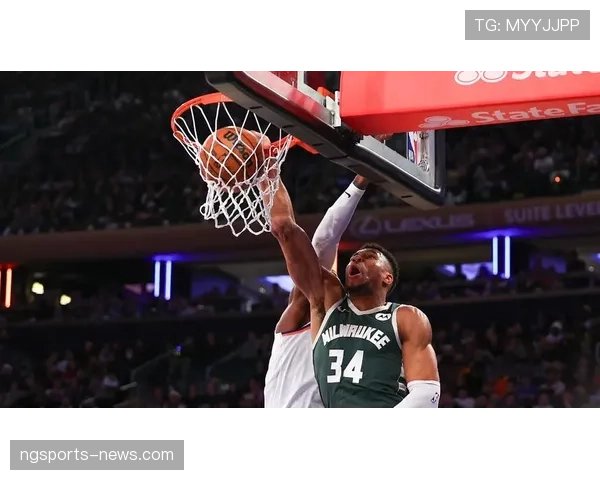 米德尔顿挡拆创高效得分，领先字母哥制造错位优势